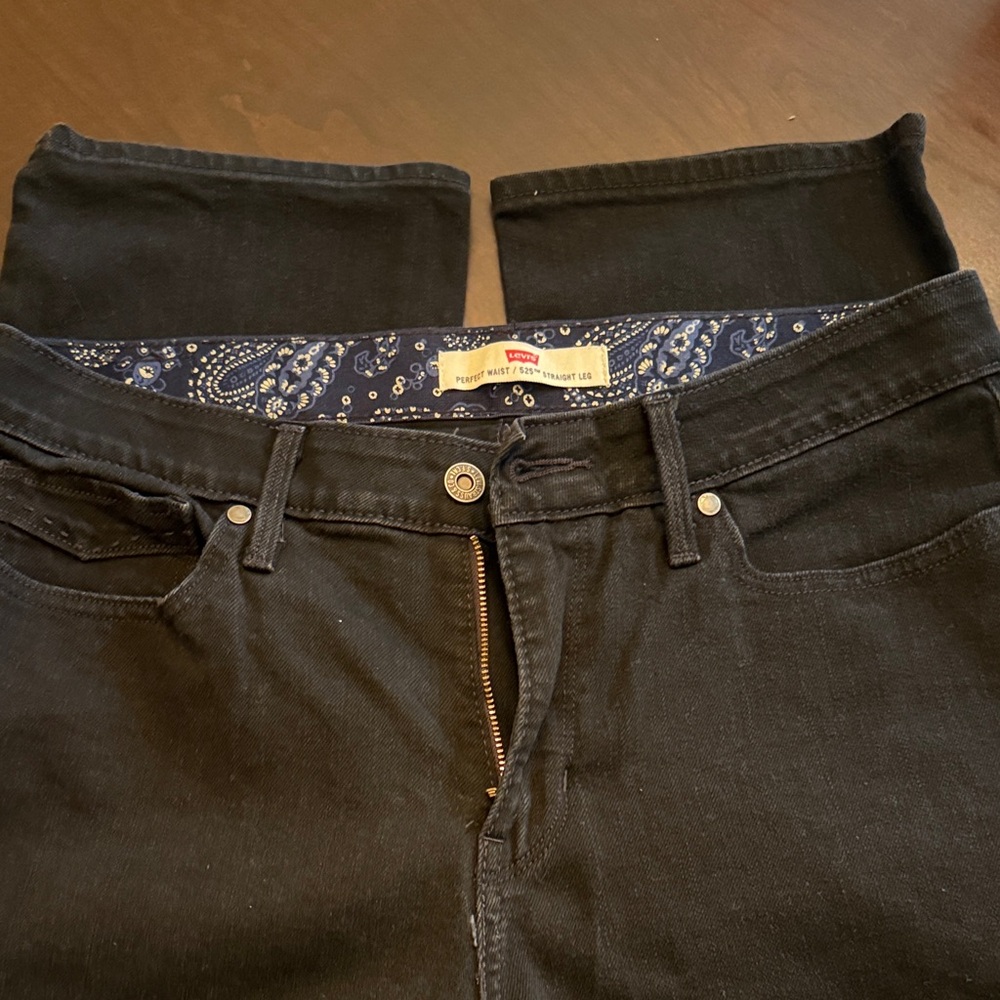 Levi's Women's Straight Leg Jeans in Black